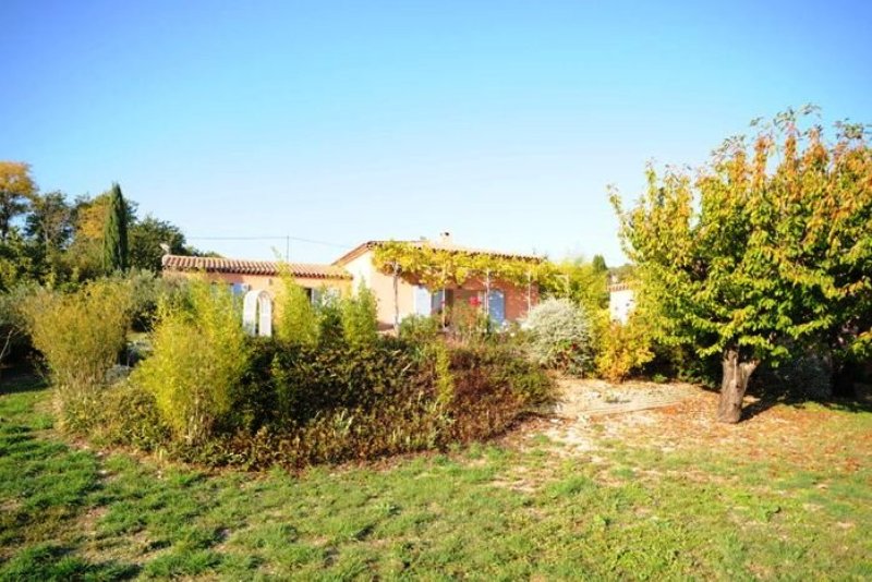 Luberon, maison de provençale de plain pied.