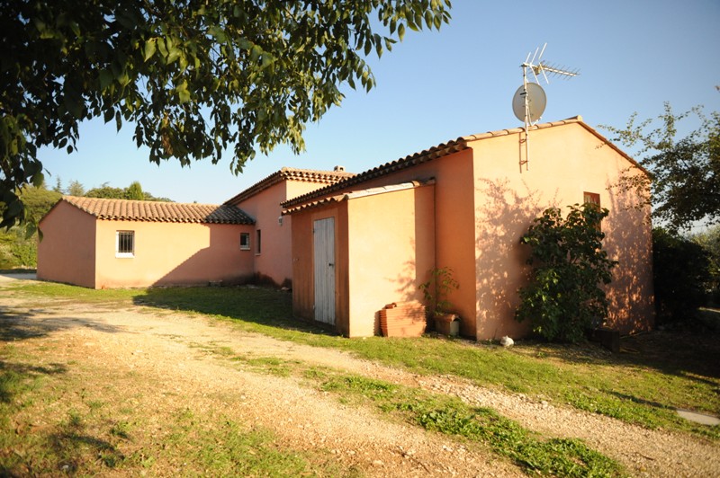 Luberon, maison de provençale de plain pied.