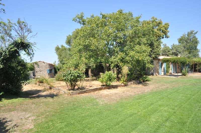 Hameau privé de 5 maisons dans le Luberon