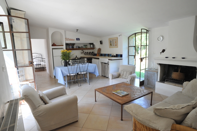 Hameau privé de 5 maisons dans le Luberon