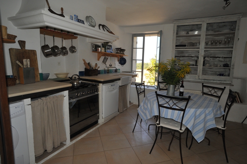 Hameau privé de 5 maisons dans le Luberon