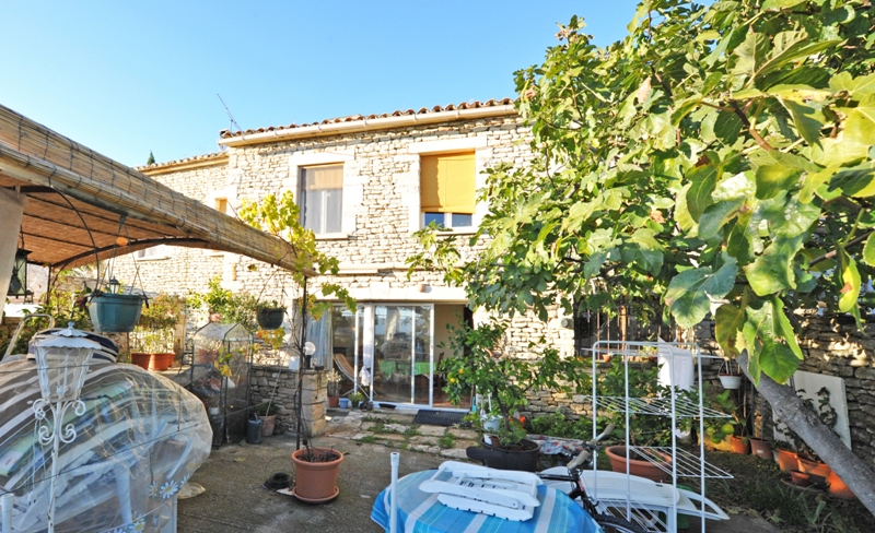 Gordes - Face à la vallée