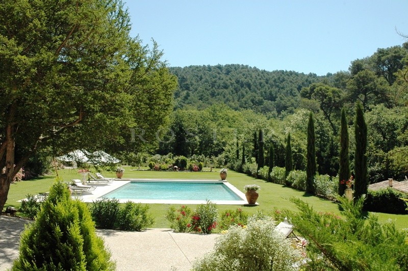 Superbe propriété  aux portes du Luberon   avec tennis et piscine