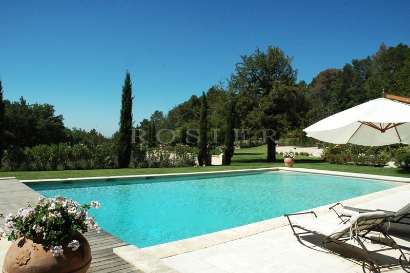 Superbe propriété  aux portes du Luberon   avec tennis et piscine