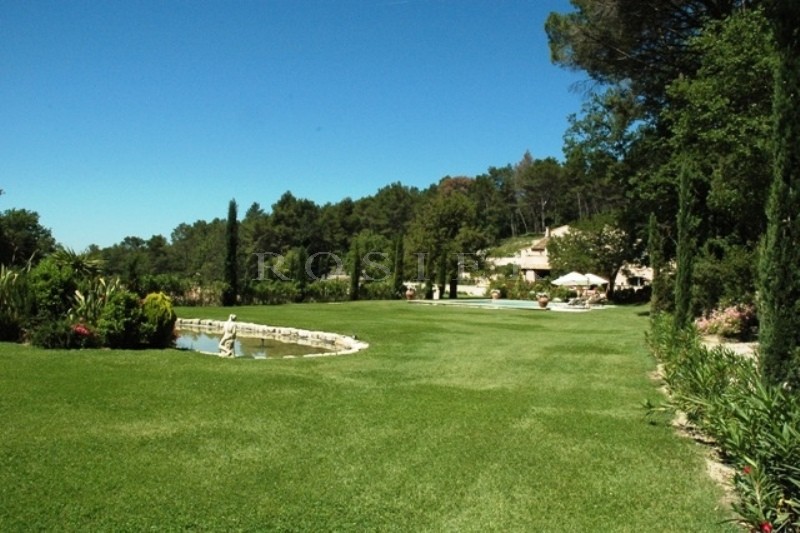 Superbe propriété  aux portes du Luberon   avec tennis et piscine