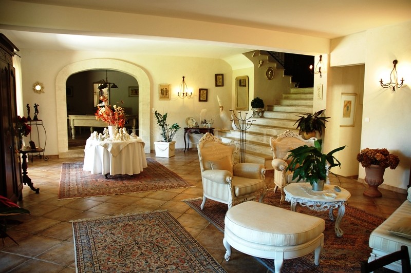 Superbe propriété  aux portes du Luberon   avec tennis et piscine