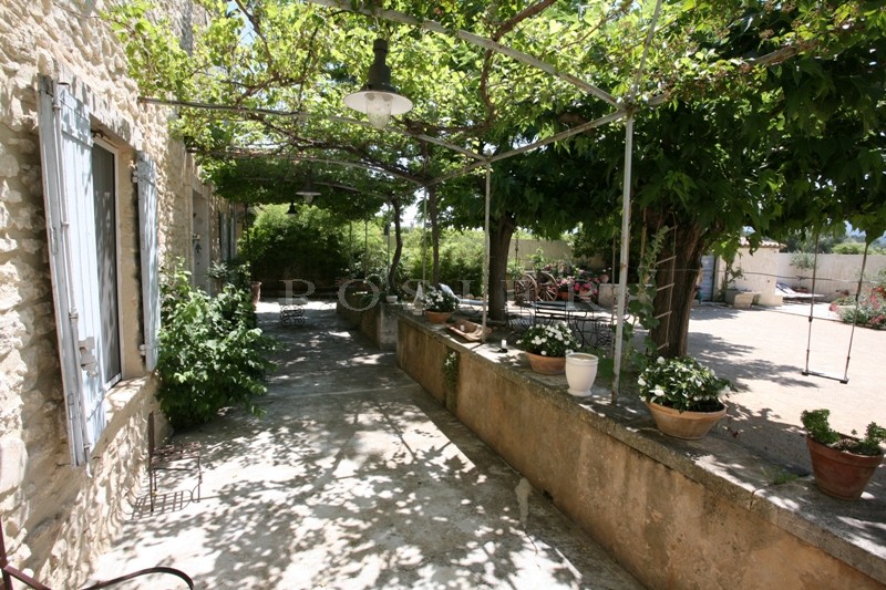 Mas restauré proche de Gordes  avec piscine et vue sur le Luberon.