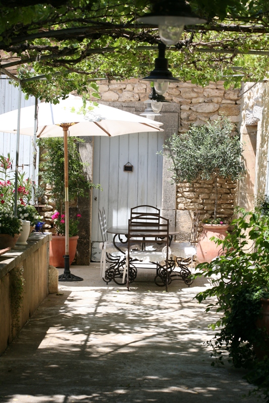 Mas restauré proche de Gordes  avec piscine et vue sur le Luberon.