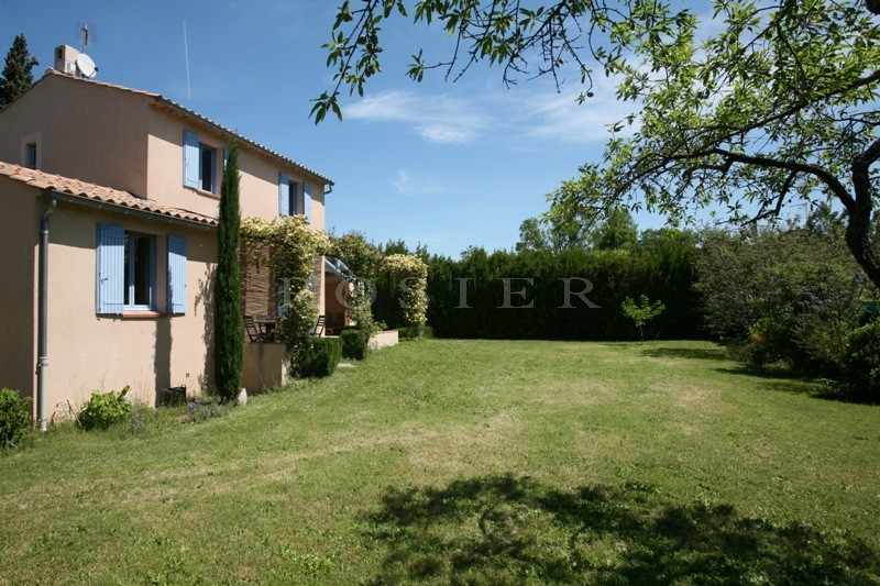 Maison récente à Cabrières d'Avignon, proche Coustellet,   avec terrain clos.