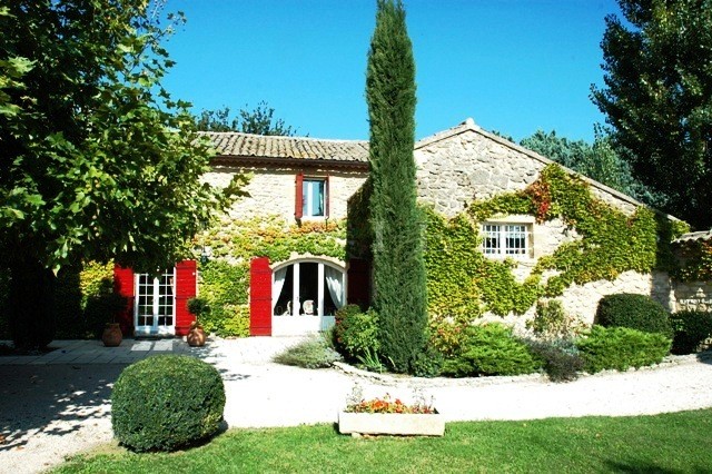 A vendre en Luberon,  mas restauré, proche de Cavaillon  avec vue sur le Luberon.