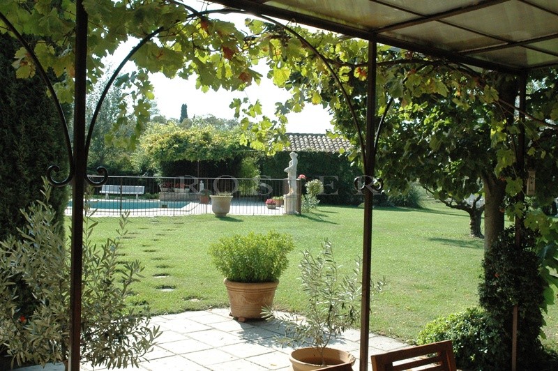 A vendre en Luberon,  mas restauré, proche de Cavaillon  avec vue sur le Luberon.