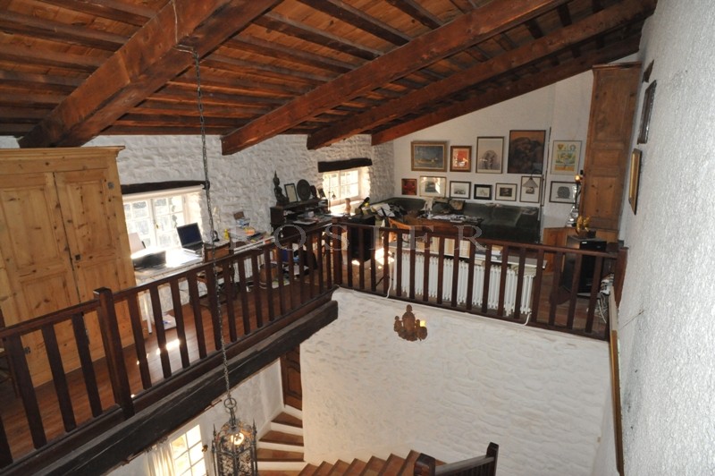 Mas du XVIIIème siècle  restauré et agrandi  sur les hauteurs, face au Luberon. 