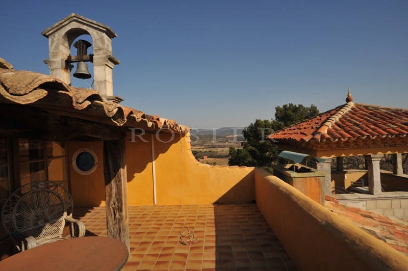 Mas du XVIIIème siècle  restauré et agrandi  sur les hauteurs, face au Luberon. 