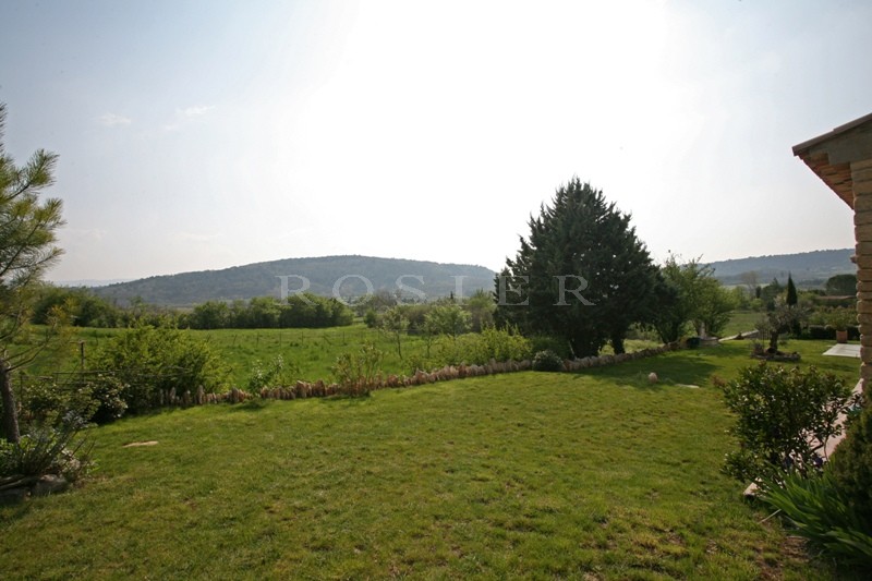 Maison en pierre proche de Gordes  avec piscine et vue sur le Luberon.