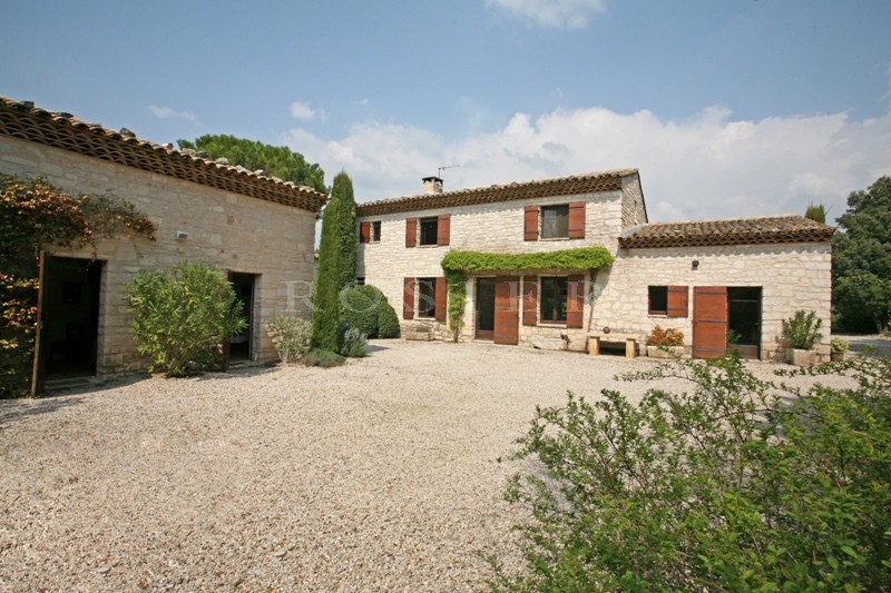Propriété de presque 3 hectares au coeur de la vallée nord du Luberon  