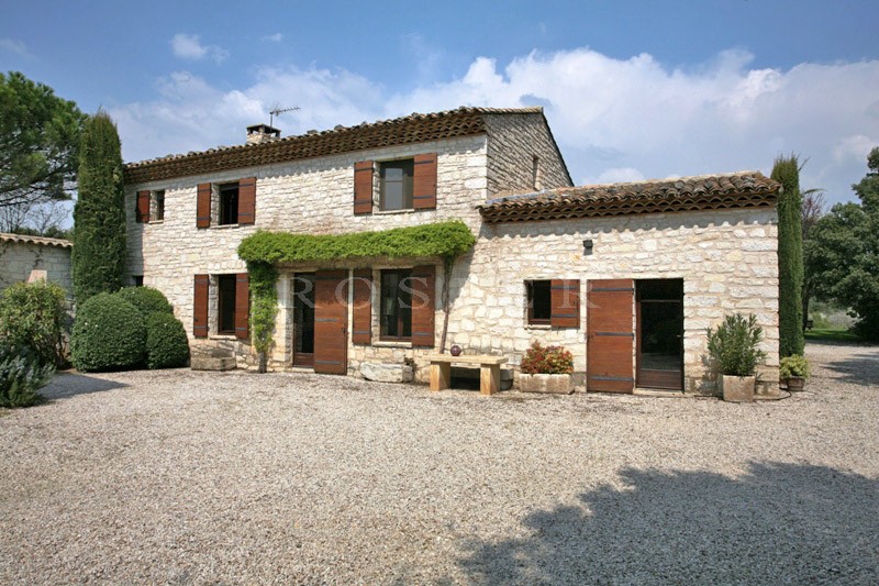 Propriété de presque 3 hectares au coeur de la vallée nord du Luberon  