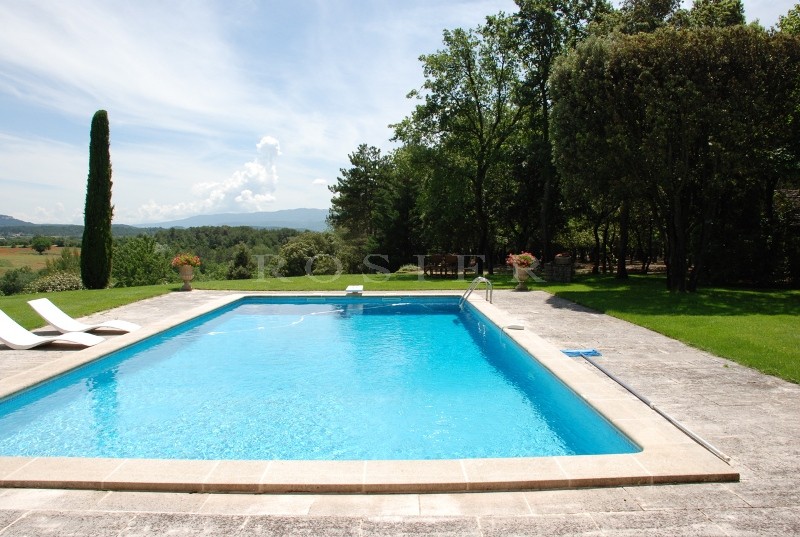 Propriété de presque 3 hectares au coeur de la vallée nord du Luberon  
