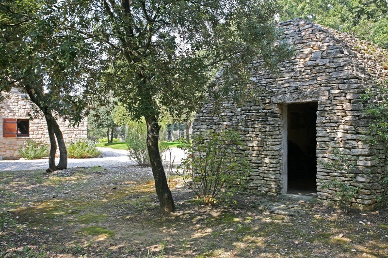 Propriété de presque 3 hectares au coeur de la vallée nord du Luberon  