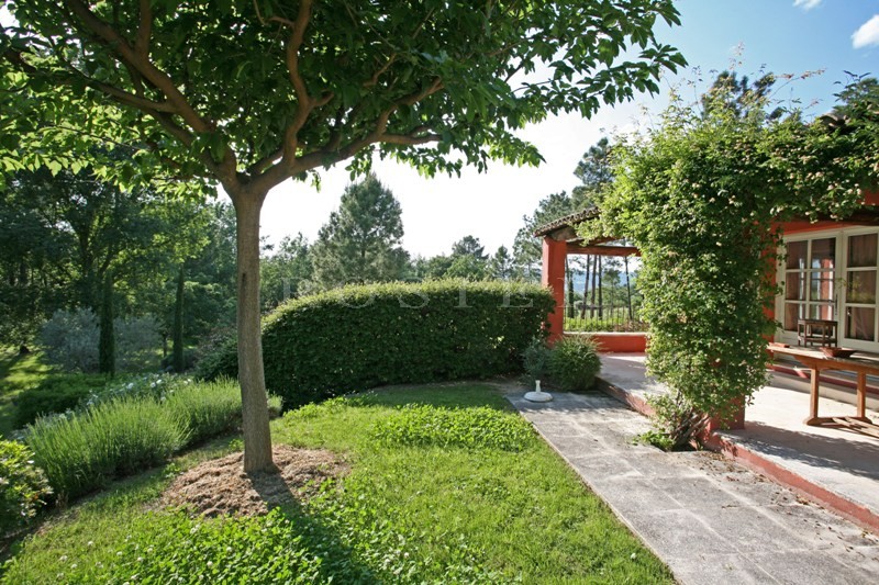 Maison récente proche d'un des plus beaux villages du Luberon  