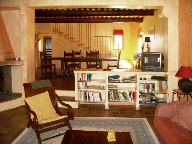Maison récente proche d'un des plus beaux villages du Luberon  