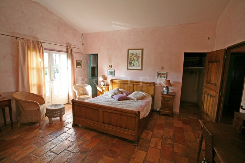 Maison récente proche d'un des plus beaux villages du Luberon  