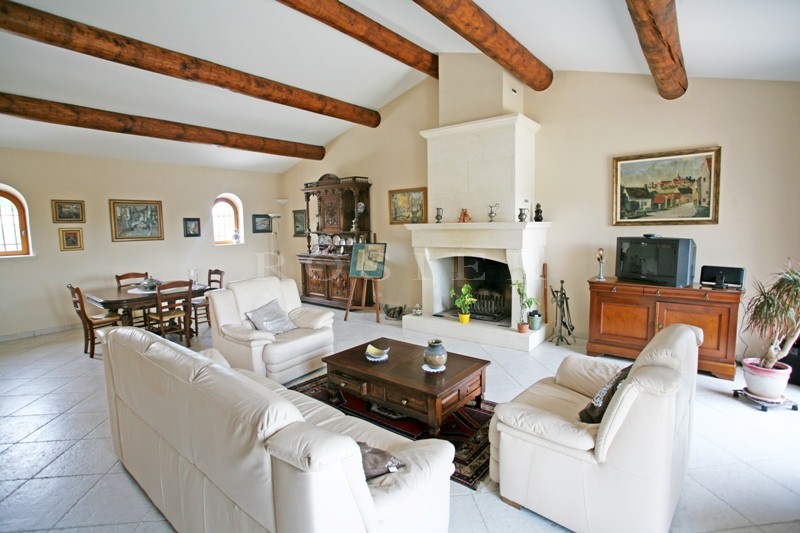 Maison en pierre en Luberon   avec piscine, poolhouse et appartement indépendant.