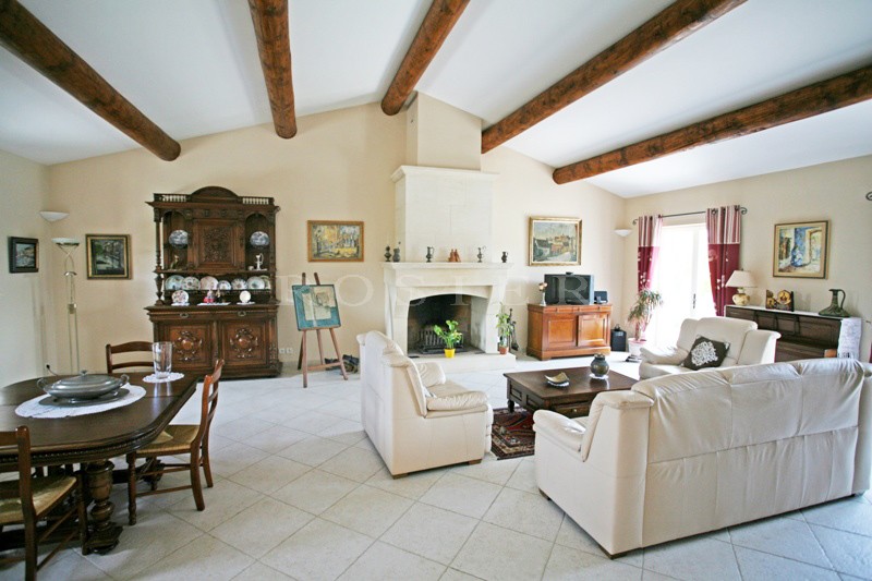 Maison en pierre en Luberon   avec piscine, poolhouse et appartement indépendant.