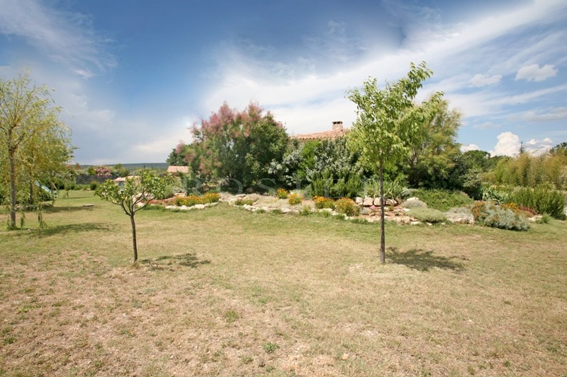 Maison en pierre en Luberon   avec piscine, poolhouse et appartement indépendant.