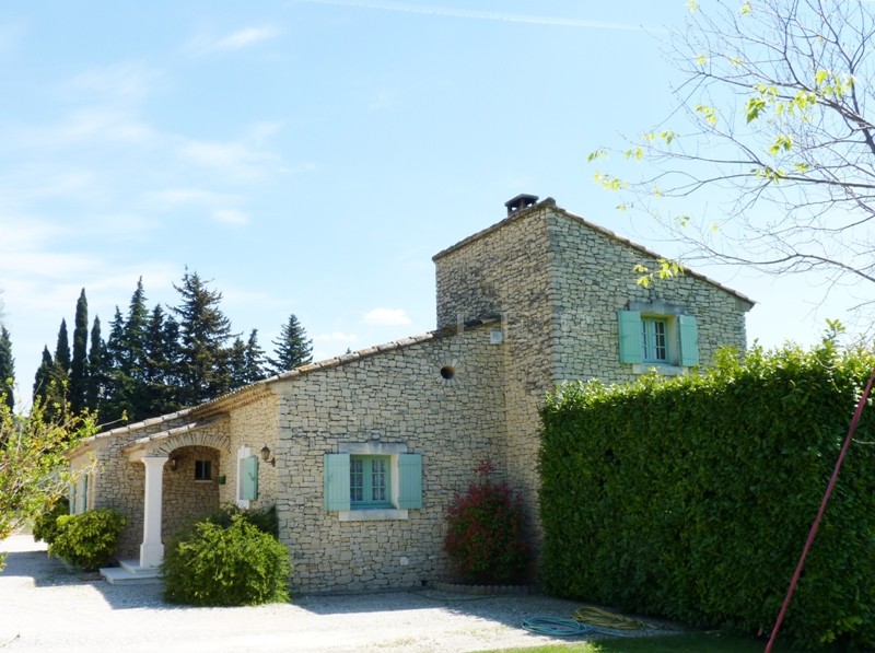 Maison en pierres sèches,  proche du massif du Luberon  