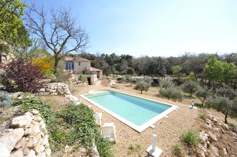 Propriété avec 3 maisons distinctes et 2 piscines en Provence.  