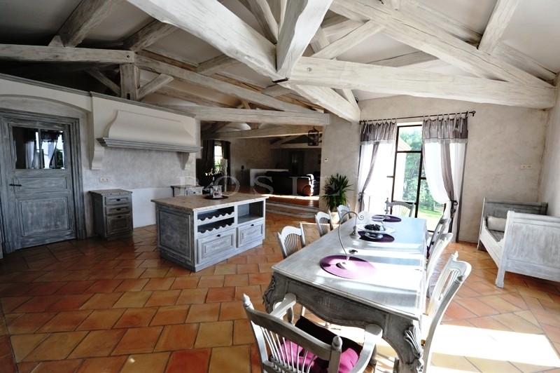 Propriété provençale en pierres de pays aux portes du Luberon   