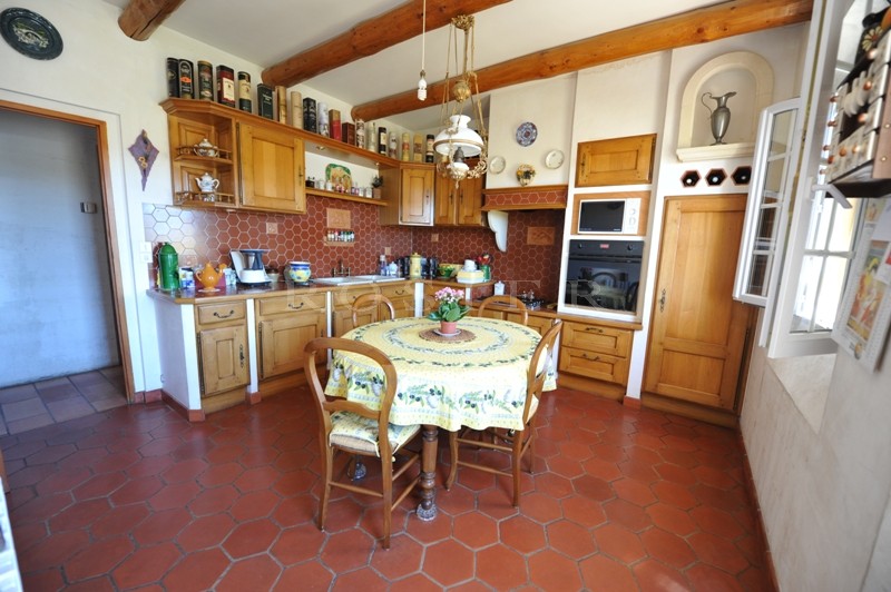 Maison en pierres avec piscine à quelques minutes des villages classés du Luberon  