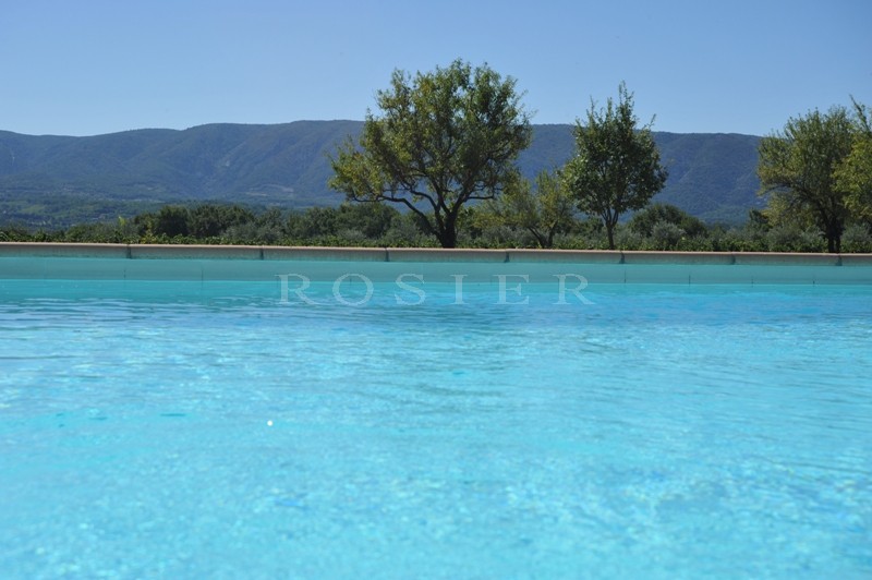 Maison en pierres avec piscine à quelques minutes des villages classés du Luberon  