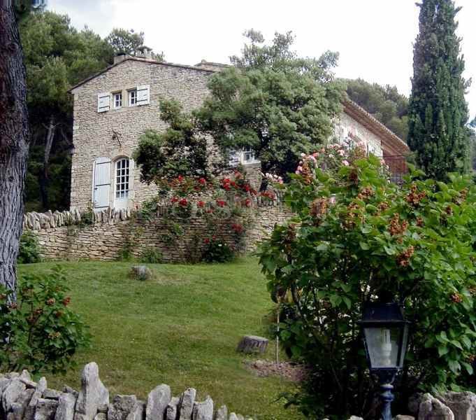 Belle maison en pierres avec vue dominante dans le Luberon  