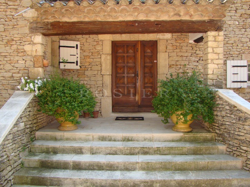 Belle maison en pierres avec vue dominante dans le Luberon  