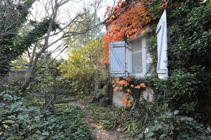 Maison avec piscine proche Luberon   au milieu de terres agricoles