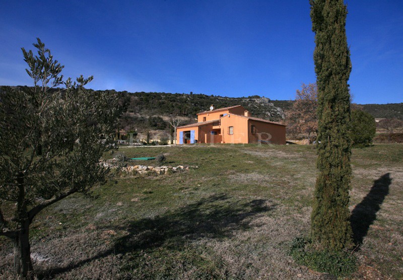 Maison Provençale    avec piscine et vue sur le Luberon