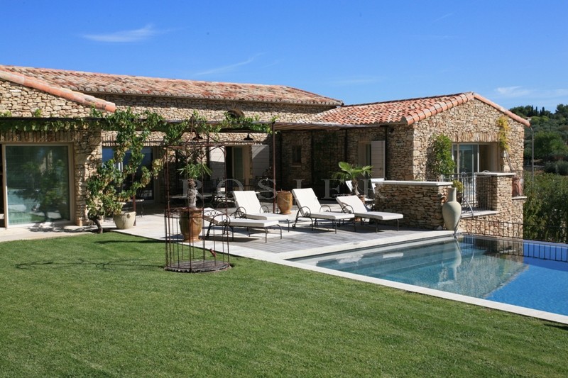 Superbe maison moderne avec vue sur le Luberon et piscine à débordement  