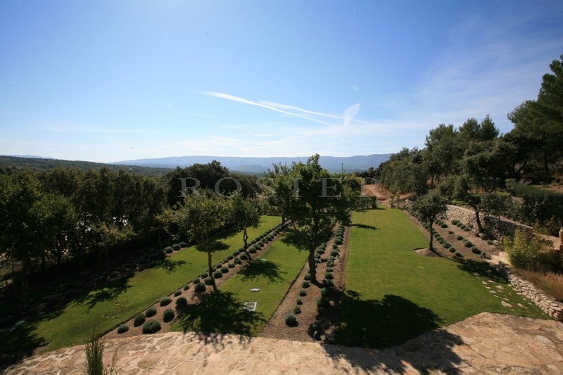 Superbe maison moderne avec vue sur le Luberon et piscine à débordement  