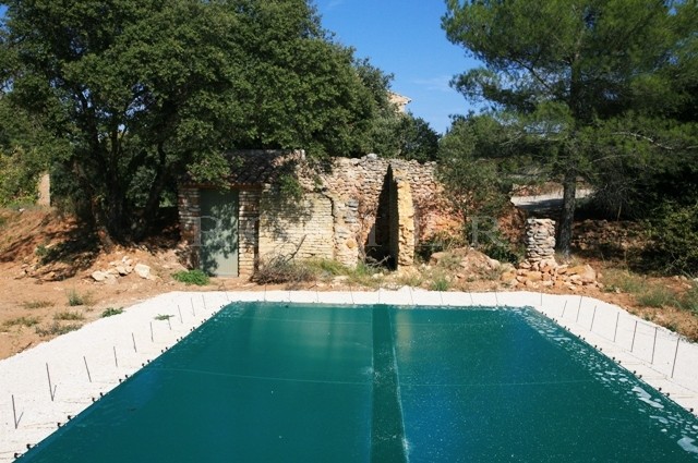 Maison neuve en pierres de Gordes dans le Luberon  