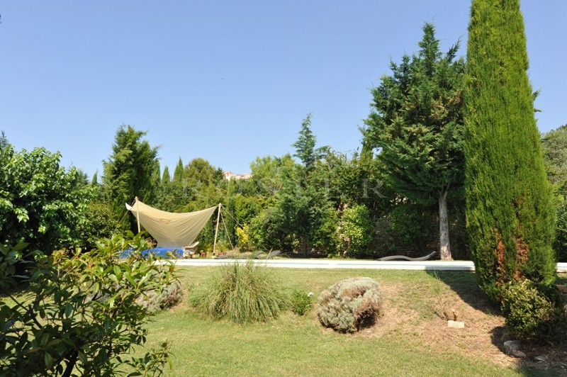 Maison de hameau avec piscine  en Luberon, proche de Gordes  