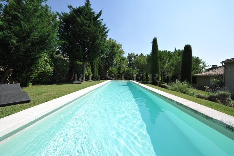 Maison de hameau avec piscine  en Luberon, proche de Gordes  