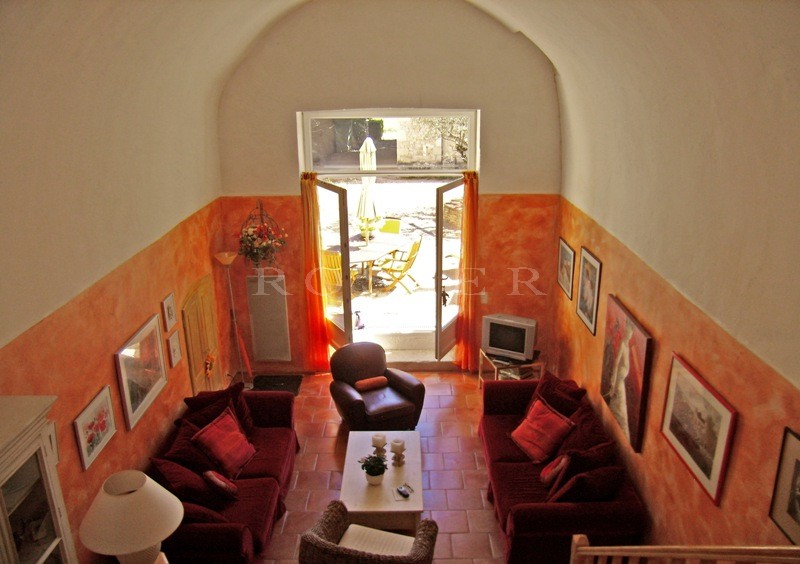 Maison en pierre au coeur d'un agréable hameau du Luberon  