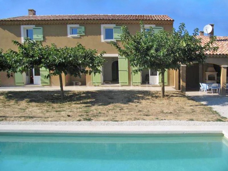 Villa Provençale avec piscine proche Luberon et commerces  