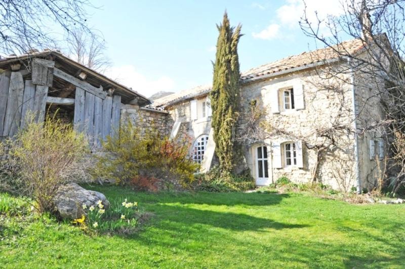 Bergerie rénovée en vente dans un site exceptionnel de Provence  