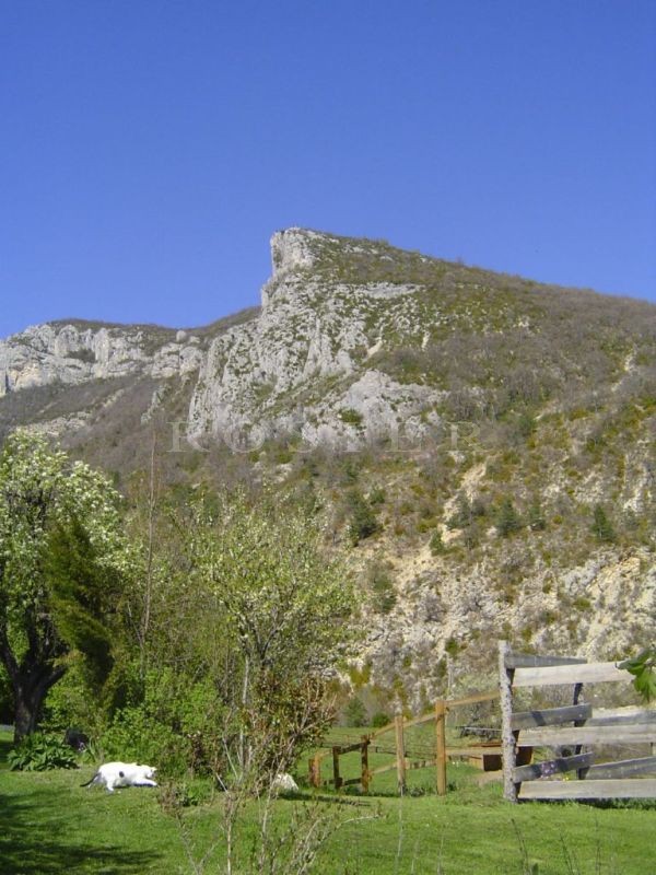 Bergerie rénovée en vente dans un site exceptionnel de Provence  