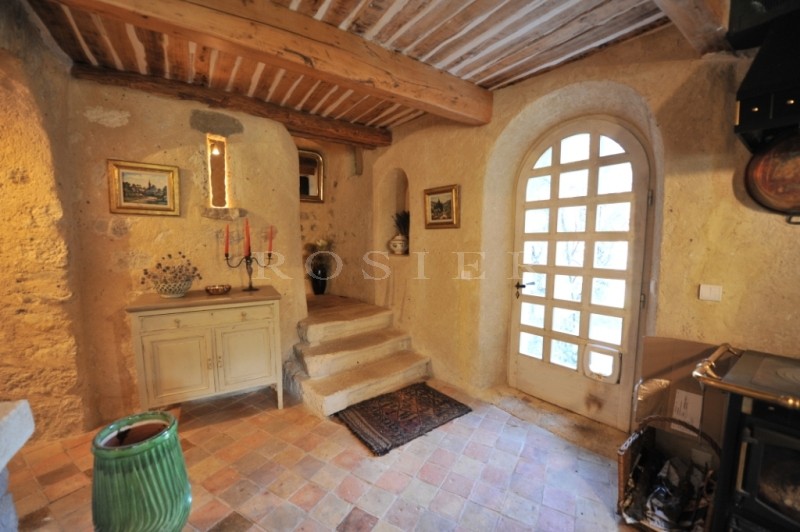 Bergerie rénovée en vente dans un site exceptionnel de Provence  