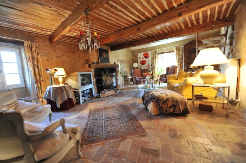 Bergerie rénovée en vente dans un site exceptionnel de Provence  