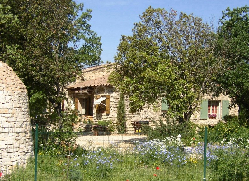 Maison en pierre en Luberon  avec possible chambres d'hôtes.