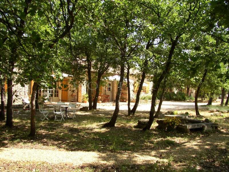 Maison en pierre en Luberon  avec possible chambres d'hôtes.